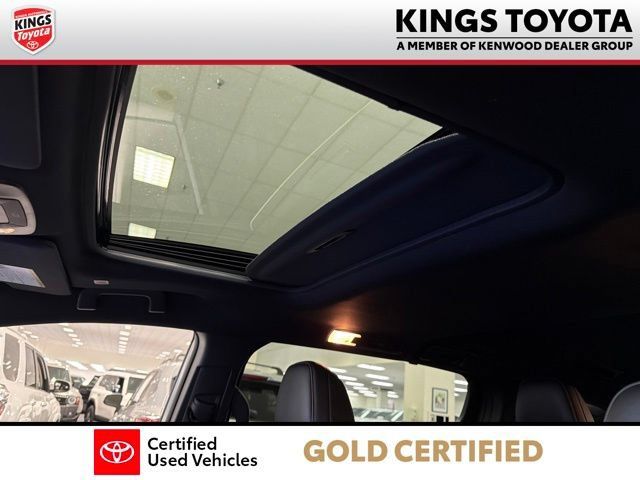 Used 2025 Toyota Sienna XSE AWD/4WD image 20