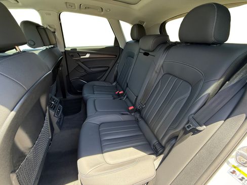 Used 2023 Audi Q5 2.0T Premium w/ Convenience Package AWD/4WD image 16