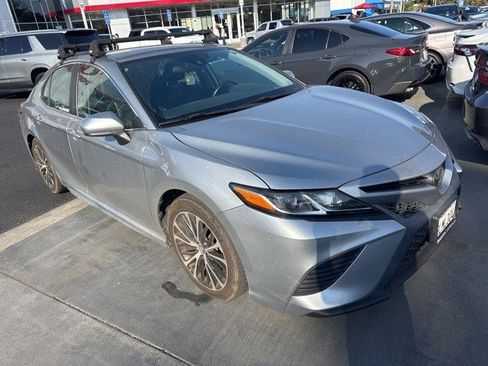 Used 2019 Toyota Camry SE image 3