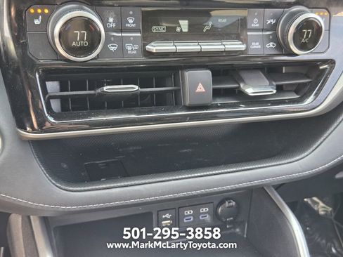 Used 2022 Toyota Highlander XLE AWD/4WD image 21