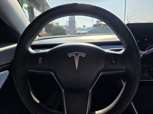 Used 2020 Tesla Model 3 Standard Range Plus image 16