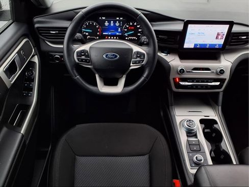 Used 2023 Ford Explorer XLT image 2