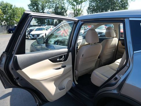 Used 2017 Nissan Rogue S AWD/4WD image 28