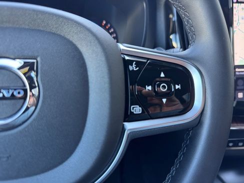 Certified 2023 Volvo XC60 B5 Plus AWD/4WD image 16