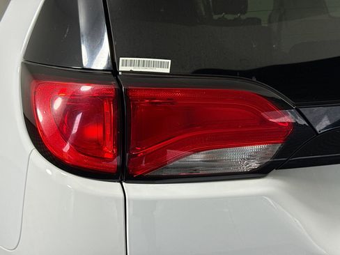 Used 2022 Chrysler Voyager LX FWD image 36