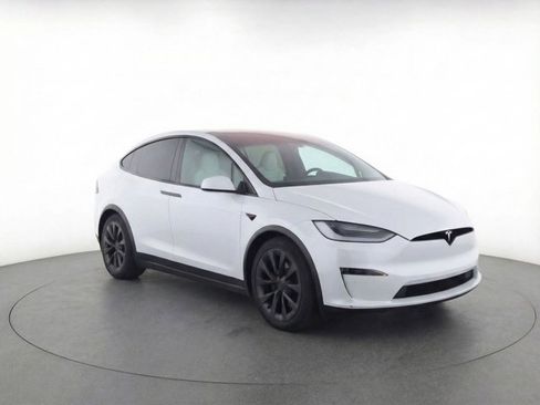 Used 2023 Tesla Model X image 3
