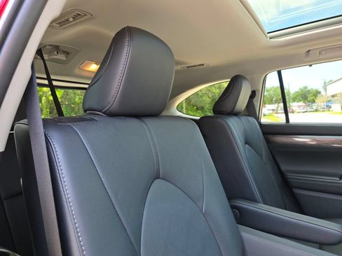 Used 2026 Toyota Highlander Platinum AWD/4WD image 18