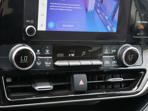 Used 2023 Toyota Highlander L image 23