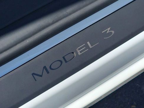 Used 2023 Tesla Model 3 Standard Range RWD image 11
