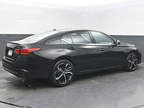 Used 2024 Nissan Altima 2.5 SR FWD image 7