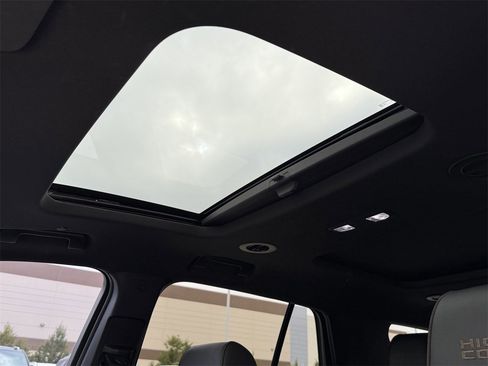 Used 2022 Chevrolet Traverse High Country image 26