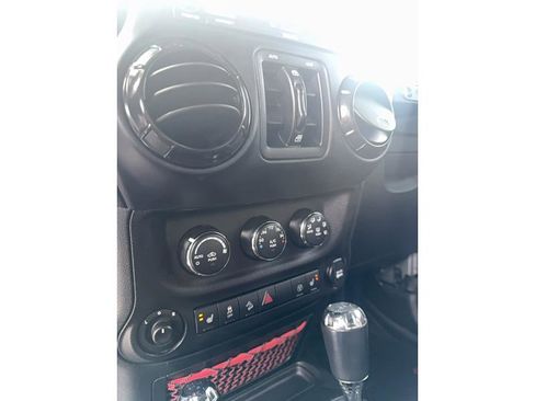 Used 2018 Jeep Wrangler Unlimited Rubicon w/ Dual Top Group image 31