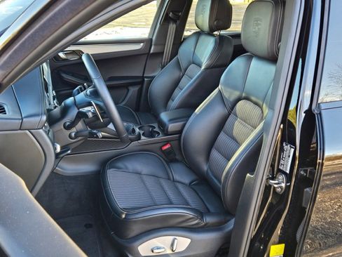 Used 2025 Porsche Macan Turbo image 5