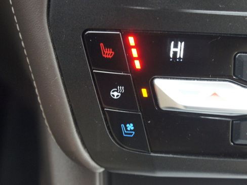 Used 2020 Ford Explorer Platinum w/ Premium Technology Package image 9