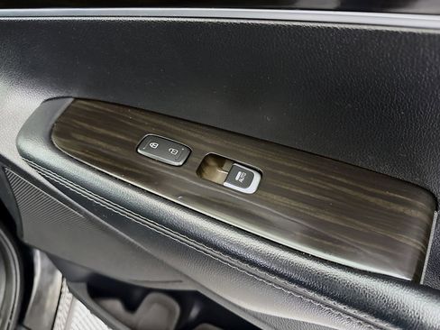 Used 2020 Kia Sorento LX image 30