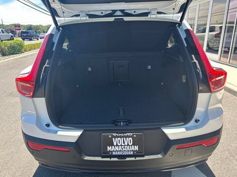 Used 2025 Volvo XC40 B5 Plus AWD/4WD image 11