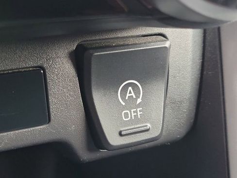 Used 2025 Toyota RAV4 XLE FWD image 15