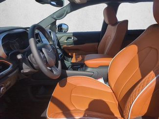 New 2026 Chrysler Pacifica Pinnacle video 4