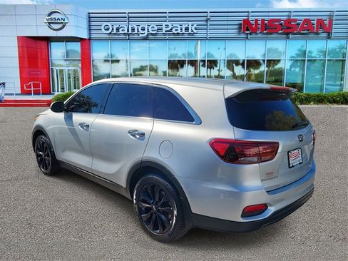 Used 2020 Kia Sorento LX image 3