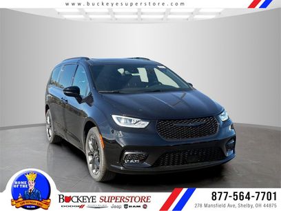 New 2026 Chrysler Pacifica Limited w/ S Appearance Package