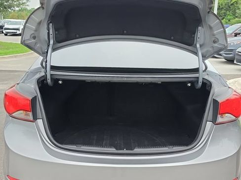 Used 2015 Hyundai Elantra SE w/ Option Group 02 FWD image 6