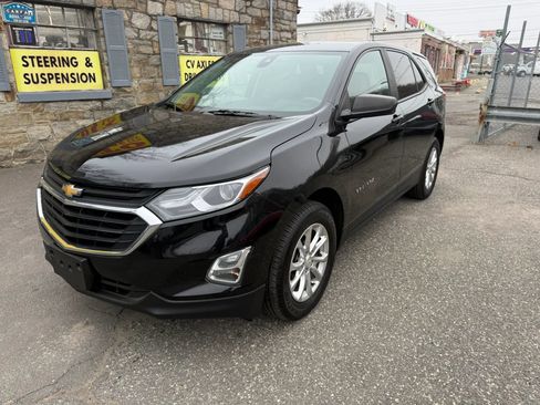 Used 2021 Chevrolet Equinox LS w/ LS Convenience Package AWD/4WD image 2