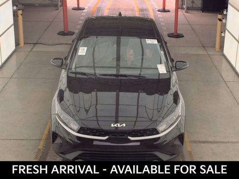 Used 2023 Kia Forte LXS w/ LXS Technology Package FWD image 2