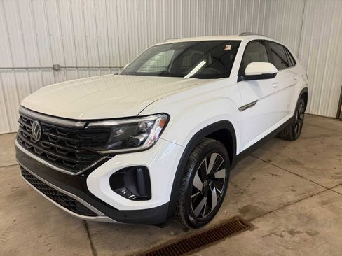 Used 2024 Volkswagen Atlas Cross Sport SE image 1
