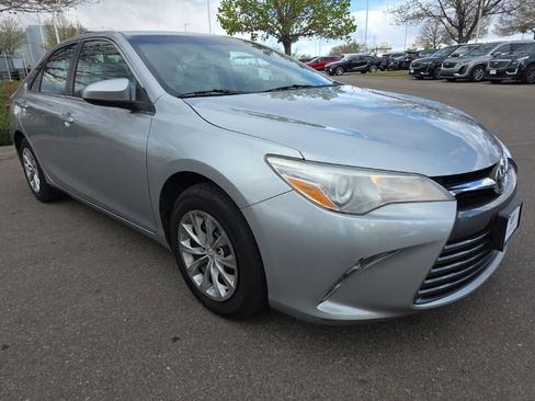 Used 2015 Toyota Camry LE image 8