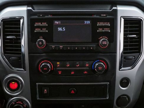 Used 2017 Nissan Titan SV image 16