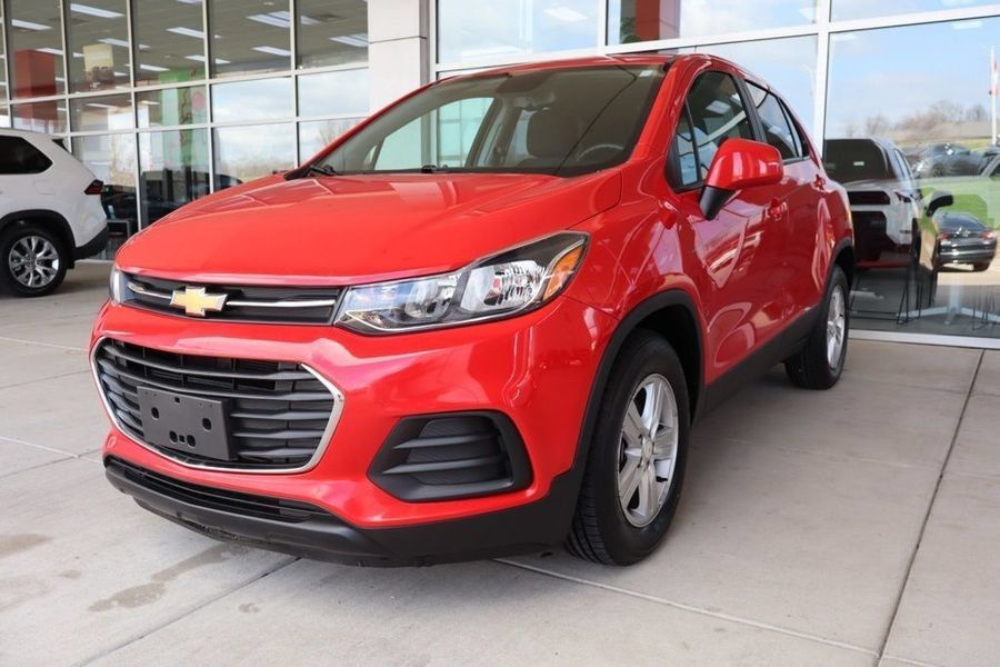 Used 2020 Chevrolet Trax LS w/ Tint and Cruise Package FWD image 3