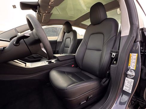 Used 2023 Tesla Model 3 Standard Range image 9