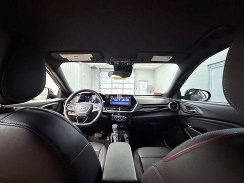 Used 2025 Chevrolet Trax RS w/ Driver Confidence Package FWD image 24