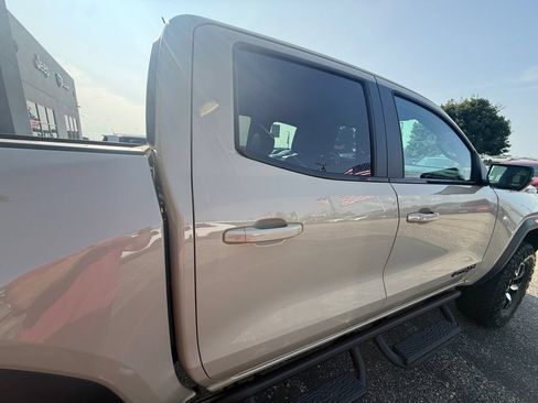 Used 2024 GMC Canyon AT4X AWD/4WD image 40