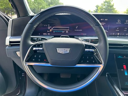 Certified 2025 Cadillac Escalade IQ Luxury 2 w/ LPO, Premium Carpet Package AWD/4WD image 24