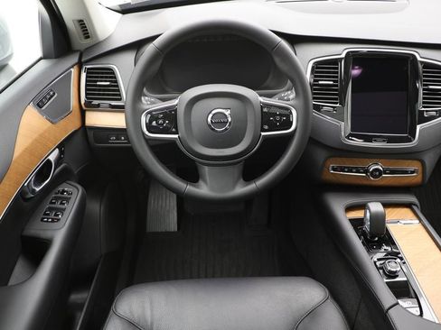 Used 2024 Volvo XC90 T8 Plus w/ Protection Package Premier image 11