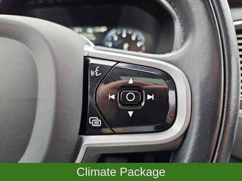 Used 2022 Volvo XC90 T5 Momentum w/ Climate Package image 12
