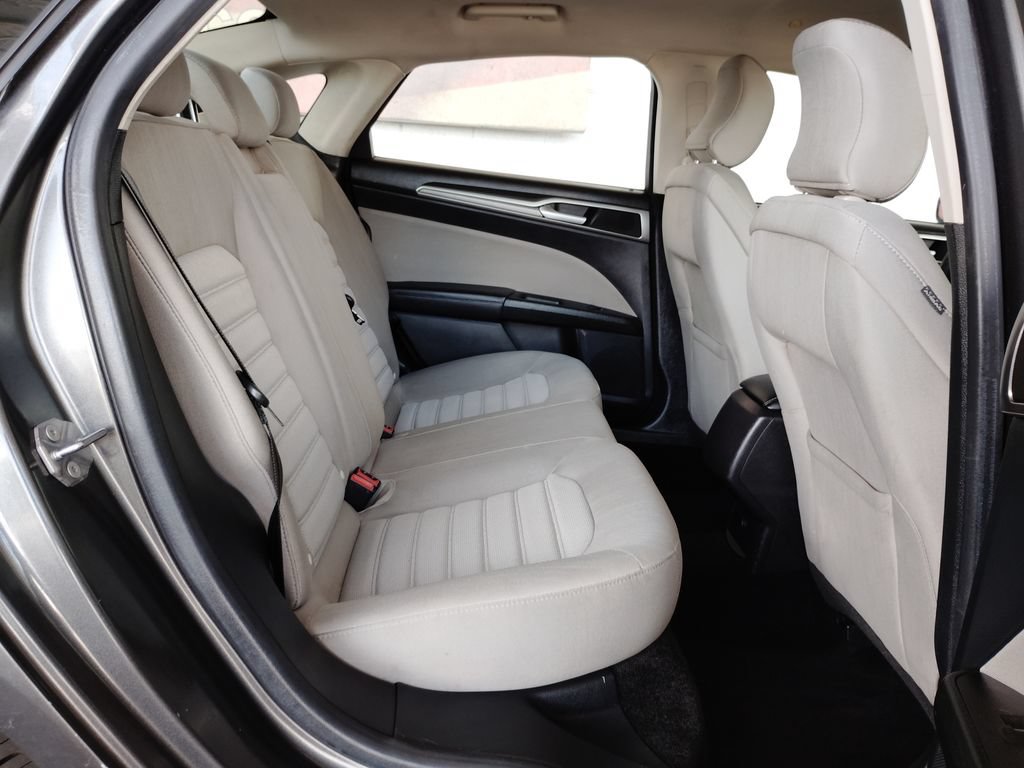 Used 2019 Ford Fusion SE FWD image 17