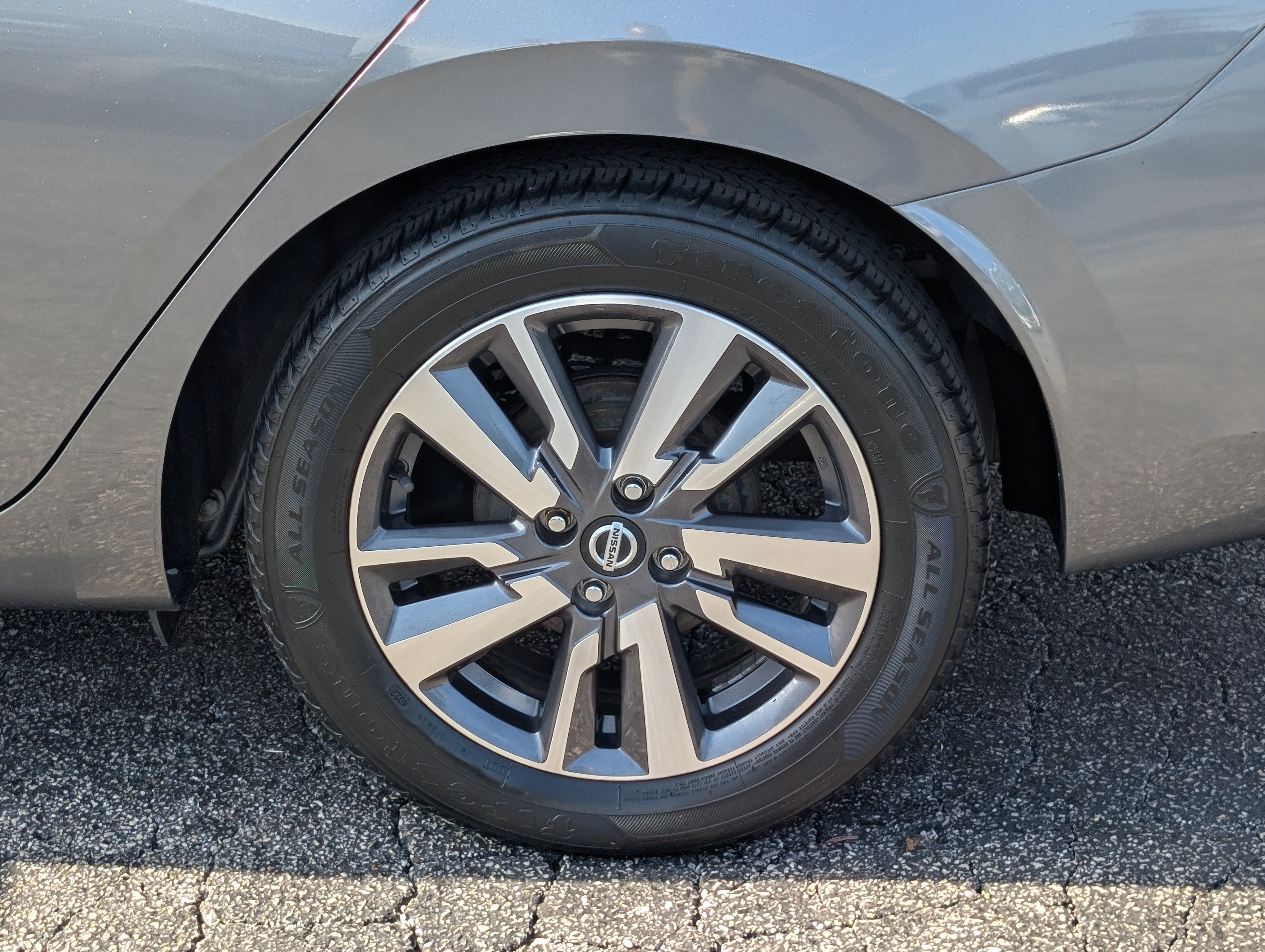 Used 2020 Nissan Versa SV FWD image 10