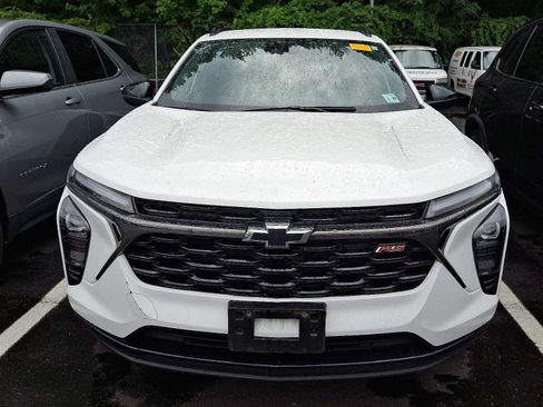 Used 2024 Chevrolet Trax RS w/ Driver Confidence Package FWD image 2