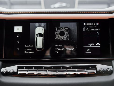 Used 2025 Rolls-Royce Cullinan image 85