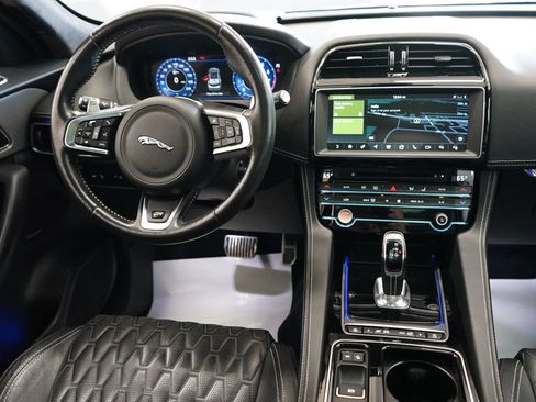 Used 2020 Jaguar F-PACE SVR AWD/4WD image 12