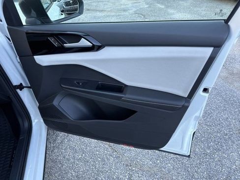 Used 2025 Volkswagen Taos S image 30