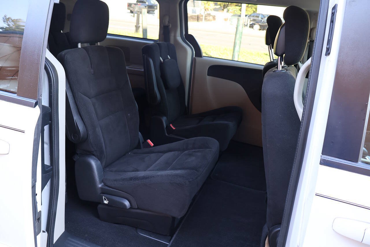 Used 2014 Dodge Grand Caravan SXT FWD image 22