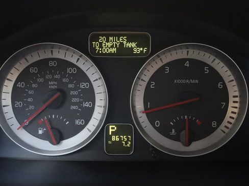 Used 2012 Volvo C70 T5 w/ Dynamic Trim Pkg image 12