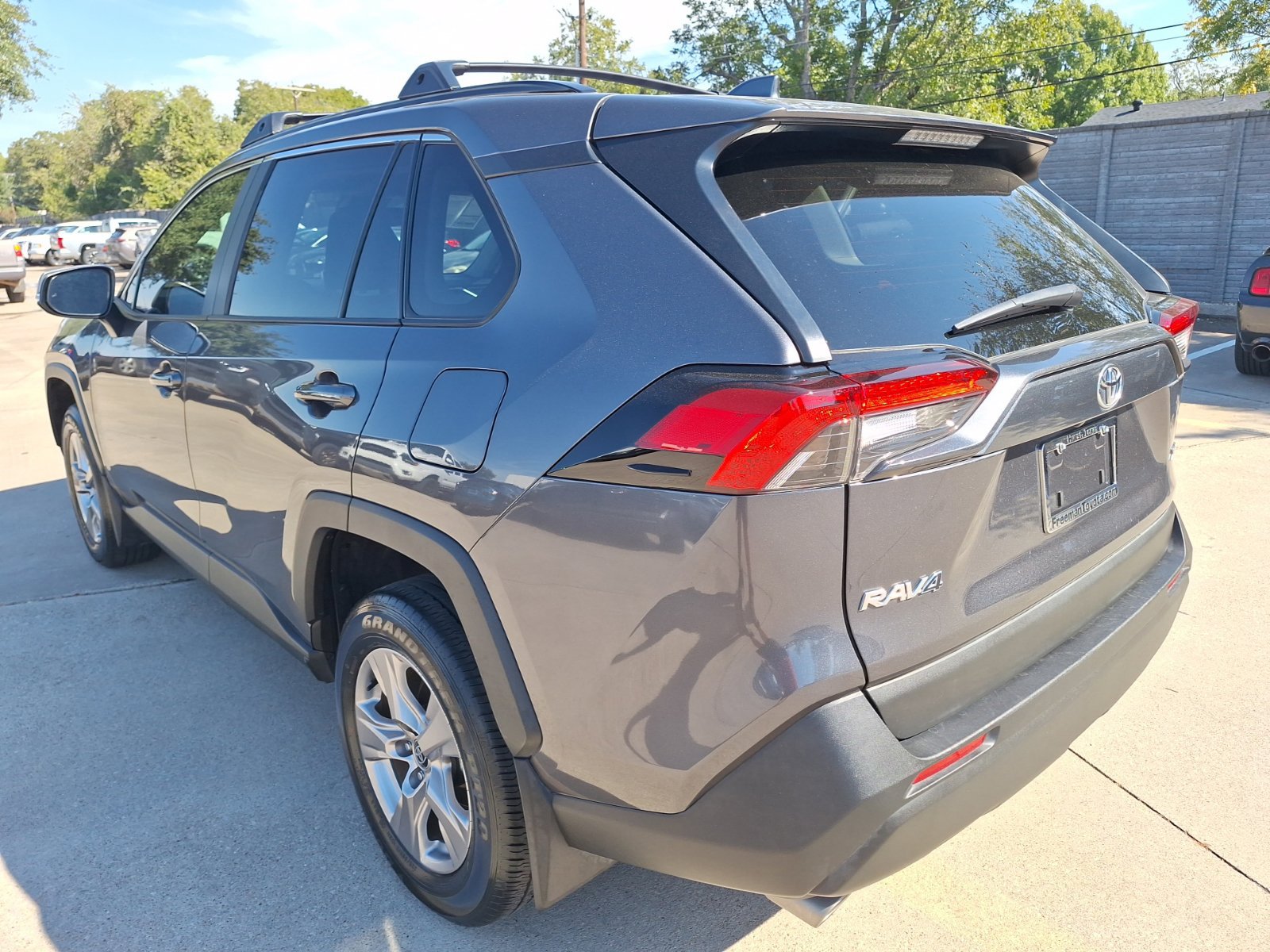 Used 2024 Toyota RAV4 XLE w/ Convenience Package FWD image 4
