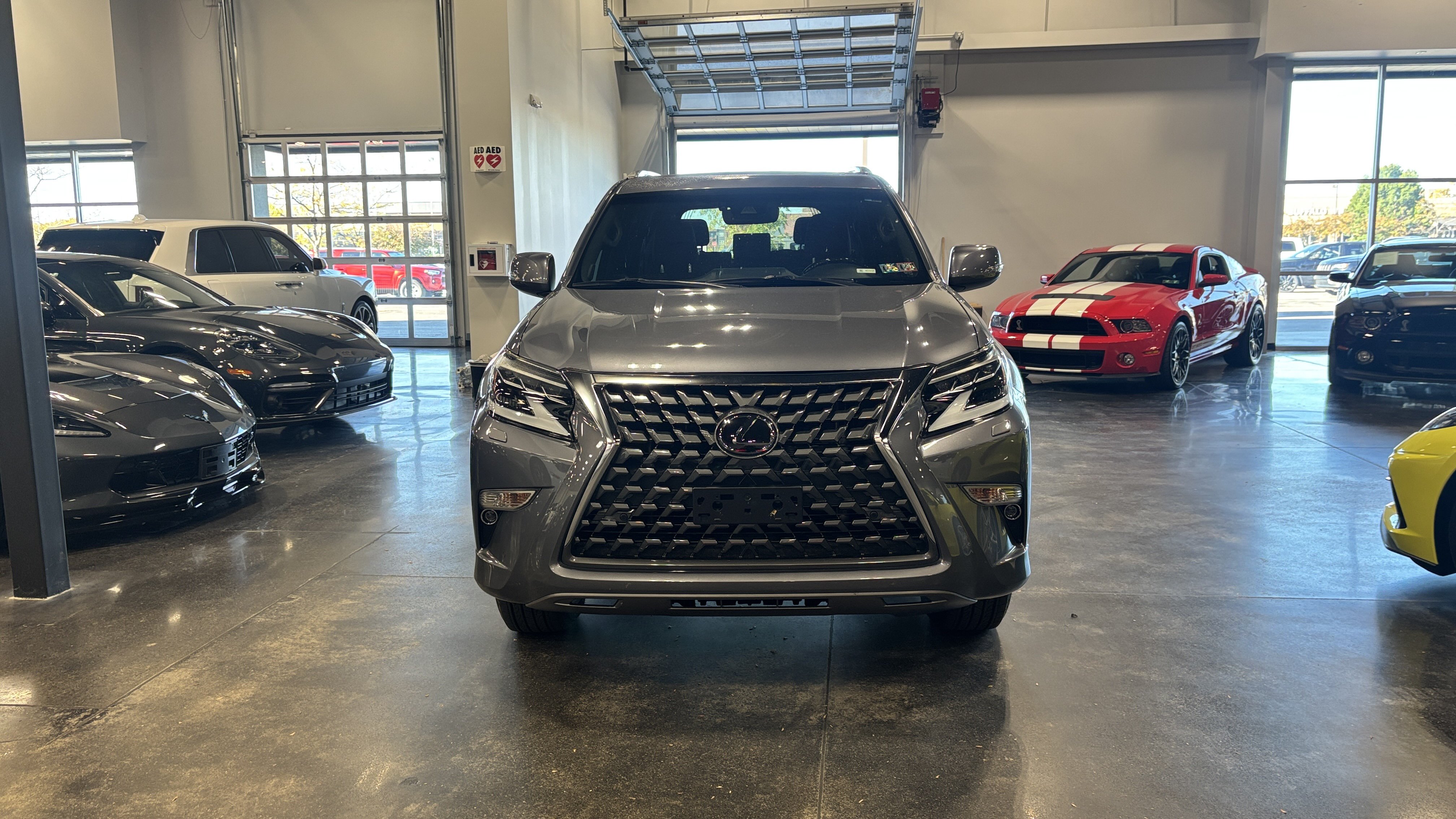 Used 2021 Lexus GX 460 Premium w/ Premium Package AWD/4WD image 2