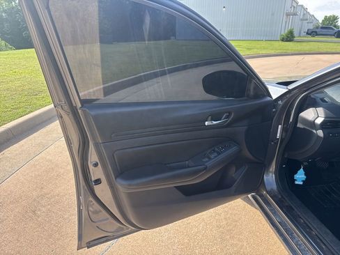 Used 2022 Nissan Altima 2.5 S FWD image 9