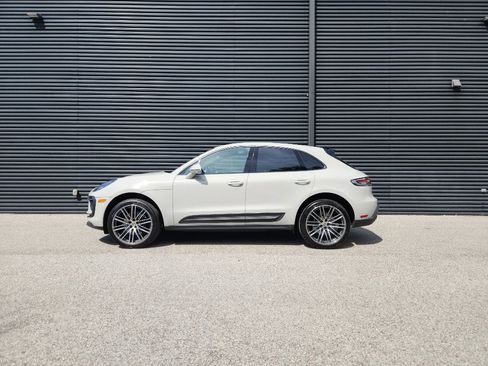 New 2026 Porsche Macan image 2