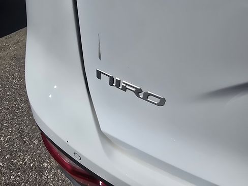 Used 2024 Kia Niro EX FWD image 11